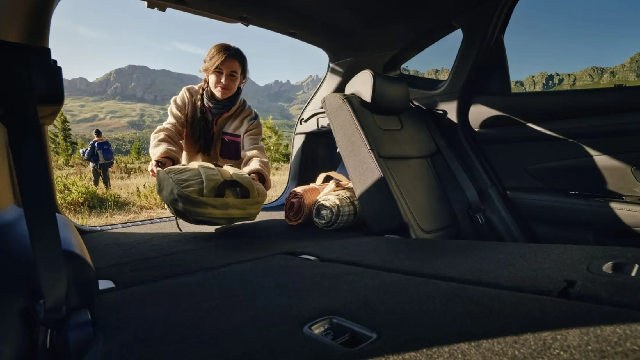 Hyundai Tucson Hybrid back